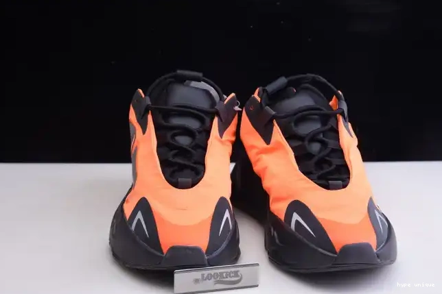 hype MNVN Orange Boost Adidas FV3258 Yeezy 700 0328
